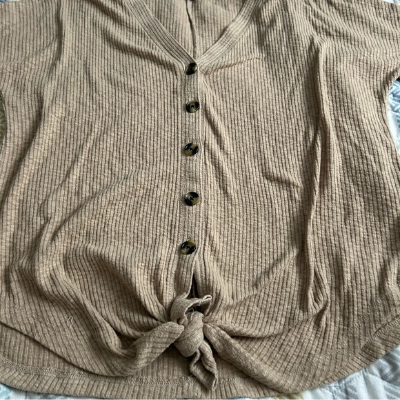 New directions tie front top beige tan large top shirt - Picture 3 of 4